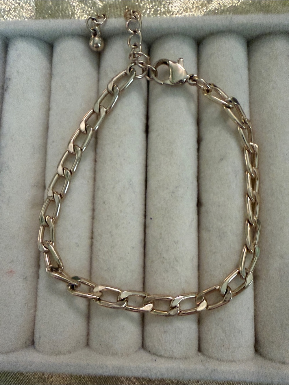 Women's Gold Chain Bracelet - Classic Figaro Style